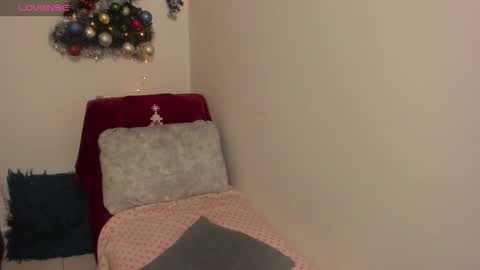 nuit_rose online show from 12/22/25, 02:30