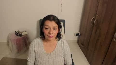 Snapshot of nuit_rose chatting on 06/12/26, 03:05 nuit_rose online show from 06/12/26, 03:05