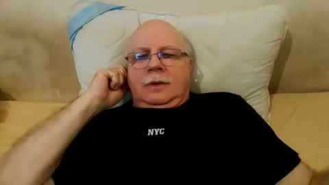 Snapshot of nukiss chatting on 10/24/25, 08:44 nukiss online show from 10/24/25, 08:44