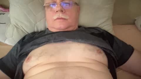 Snapshot of nukiss chatting on 11/18/25, 09:36 nukiss online show from 11/18/25, 09:36