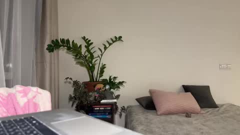 nura_foxx online show from 10/03/25, 01:13