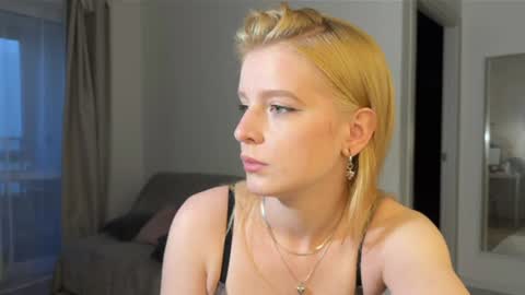 nura_foxx online show from 07/12/26, 12:45
