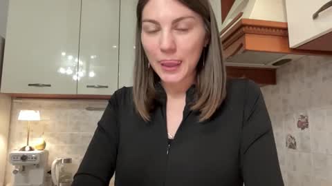 Snapshot of nursedoll chatting on 09/08/25, 04:28 Ema online show from 09/08/25, 04:28