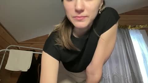 Snapshot of nursedoll chatting on 12/18/25, 05:02 Ema online show from 12/18/25, 05:02