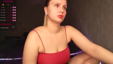 Snapshot of nutcrewlove chatting on 11/12/25, 11:03 WEELCOMEEEEEEEEEE online show from 11/12/25, 11:03