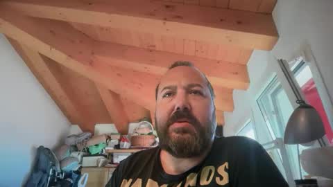 Snapshot of nutelloso79 chatting on 10/28/25, 07:23 Nutelloso online show from 10/28/25, 07:23