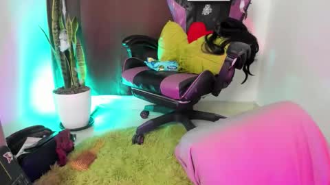 Snapshot of nyalgasai1 chatting on 11/20/25, 04:23 Nia online show from 11/20/25, 04:23