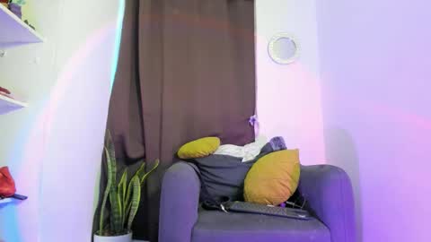 Nia online show from 04/27/26, 11:03