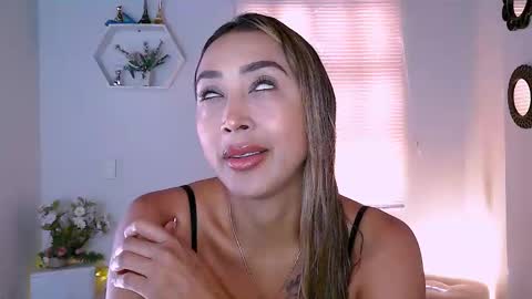 Nycole online show from 03/10/25, 01:32