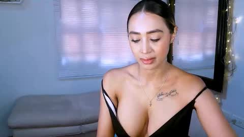 Nycole online show from 09/15/25, 05:02