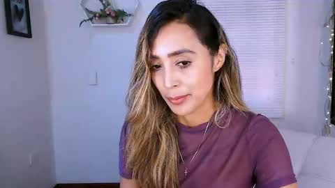 Nycole online show from 10/08/25, 03:20