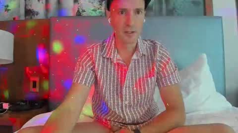 Snapshot of nyhudsonvalleyfun chatting on 09/19/25, 05:35 HudsonValleyNYfun online show from 09/19/25, 05:35