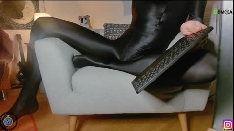 Snapshot of nyl0nnickb0y chatting on 09/28/25, 07:30 Nyl0nnickb0y online show from 09/28/25, 07:30