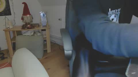 Snapshot of nyl0nnickb0y chatting on 01/11/26, 06:35 Nyl0nnickb0y online show from 01/11/26, 06:35