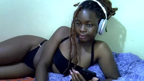 Snapshot of nyla_shal chatting on 06/18/26, 01:06 Shalvin online show from 06/18/26, 01:06
