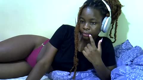 Snapshot of nyla_shal chatting on 06/18/26, 10:47 Shalvin online show from 06/18/26, 10:47