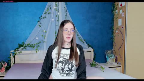 Snapshot of nymphalean chatting on 01/28/25, 07:00 Kat online show from 01/28/25, 07:00