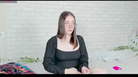 Snapshot of nymphalean chatting on 11/04/25, 07:02 Kat online show from 11/04/25, 07:02