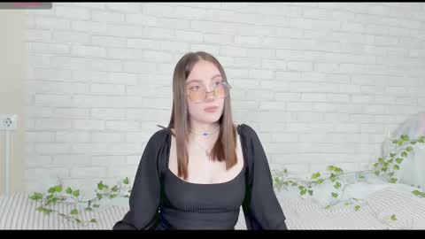 Snapshot of nymphalean chatting on 11/08/25, 03:45 Kat online show from 11/08/25, 03:45