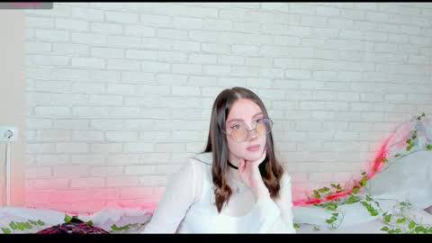 Snapshot of nymphalean chatting on 11/11/25, 05:57 Kat online show from 11/11/25, 05:57