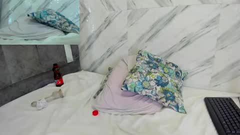 xionela gates online show from 02/28/25, 01:47