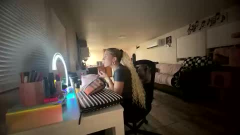 Snapshot of nymphomaticbaby chatting on 10/29/25, 04:48 nymphomaticbaby online show from 10/29/25, 04:48