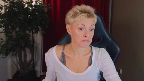 nymphvariety online show from 11/13/25, 05:39