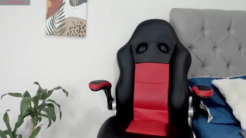 Nyra online show from 02/14/26, 07:54