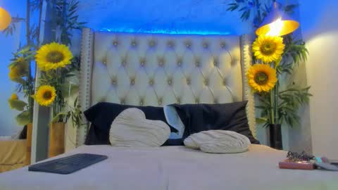 Snapshot of nyssawoodd chatting on 11/16/25, 02:11 nyssawoodd online show from 11/16/25, 02:11