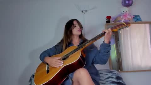 Laura nyu online show from 11/26/25, 09:16