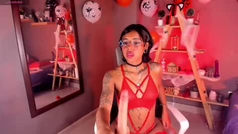 Snapshot of nyxmoonhells chatting on 10/20/25, 10:10 Nyx online show from 10/20/25, 10:10