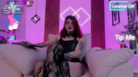 Snapshot of nyxx_bierke chatting on 11/12/25, 11:47 Nyxx online show from 11/12/25, 11:47