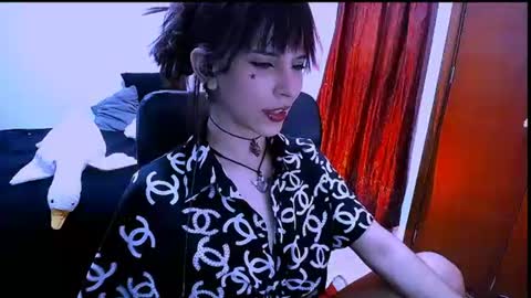 Snapshot of nyxxei chatting on 07/16/26, 11:44 Nyxxei online show from 07/16/26, 11:44