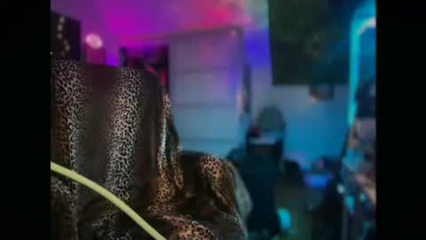 Snapshot of nyxxen chatting on 02/08/26, 11:35 nyxxen online show from 02/08/26, 11:35