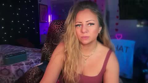 Snapshot of nyxxen chatting on 02/16/26, 01:02 nyxxen online show from 02/16/26, 01:02