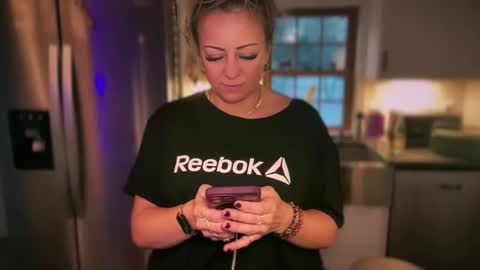 Snapshot of nyxxen chatting on 02/16/26, 10:17 nyxxen online show from 02/16/26, 10:17