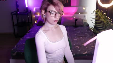 Moonlight online show from 05/20/26, 07:47