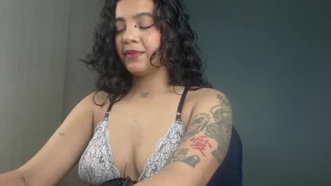 Snapshot of obeyval chatting on 11/23/25, 12:10 Vale online show from 11/23/25, 12:10