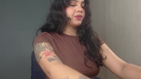 Snapshot of obeyval chatting on 11/27/25, 12:24 Vale online show from 11/27/25, 12:24