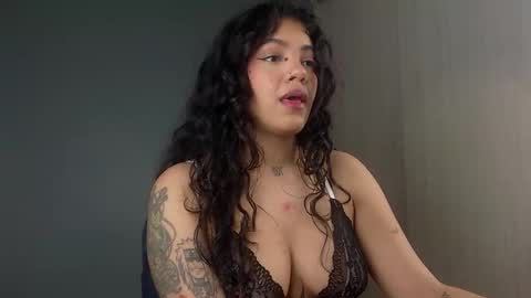 Snapshot of obeyval chatting on 11/29/25, 12:02 Vale online show from 11/29/25, 12:02