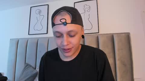 Sara Help me reach 1000 followers online show from 06/06/26, 04:12