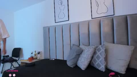 Sara Help me reach 1000 followers online show from 06/09/26, 01:45