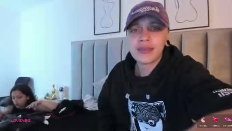 Sara Help me reach 1000 followers online show from 06/11/26, 02:48