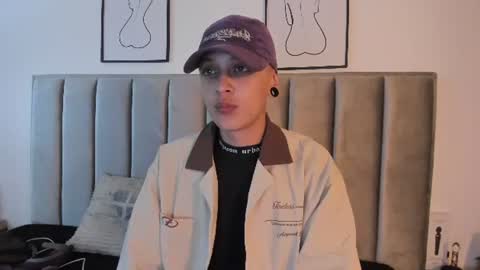 Sara Help me reach 1000 followers online show from 07/28/26, 07:26