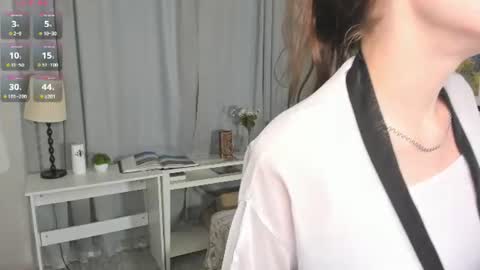 Elis online show from 06/18/26, 01:59