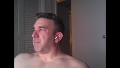 Snapshot of oceanmanx chatting on 01/05/25, 03:43 Ocean online show from 01/05/25, 03:43