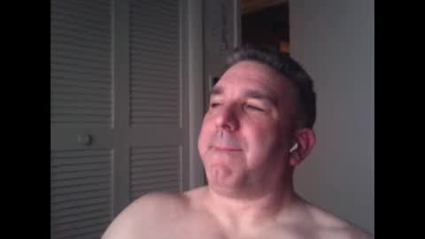 Snapshot of oceanmanx chatting on 01/17/25, 11:18 Ocean online show from 01/17/25, 11:18