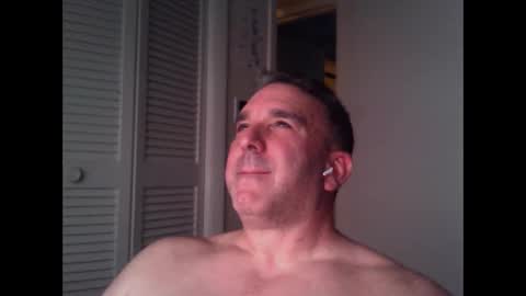 Snapshot of oceanmanx chatting on 09/19/25, 04:14 Ocean online show from 09/19/25, 04:14