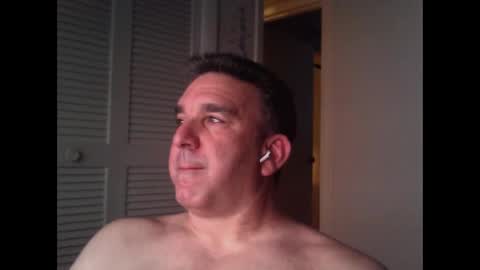 Snapshot of oceanmanx chatting on 10/13/25, 03:28 Ocean online show from 10/13/25, 03:28