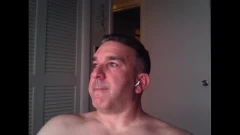 Snapshot of oceanmanx chatting on 10/15/25, 03:06 Ocean online show from 10/15/25, 03:06